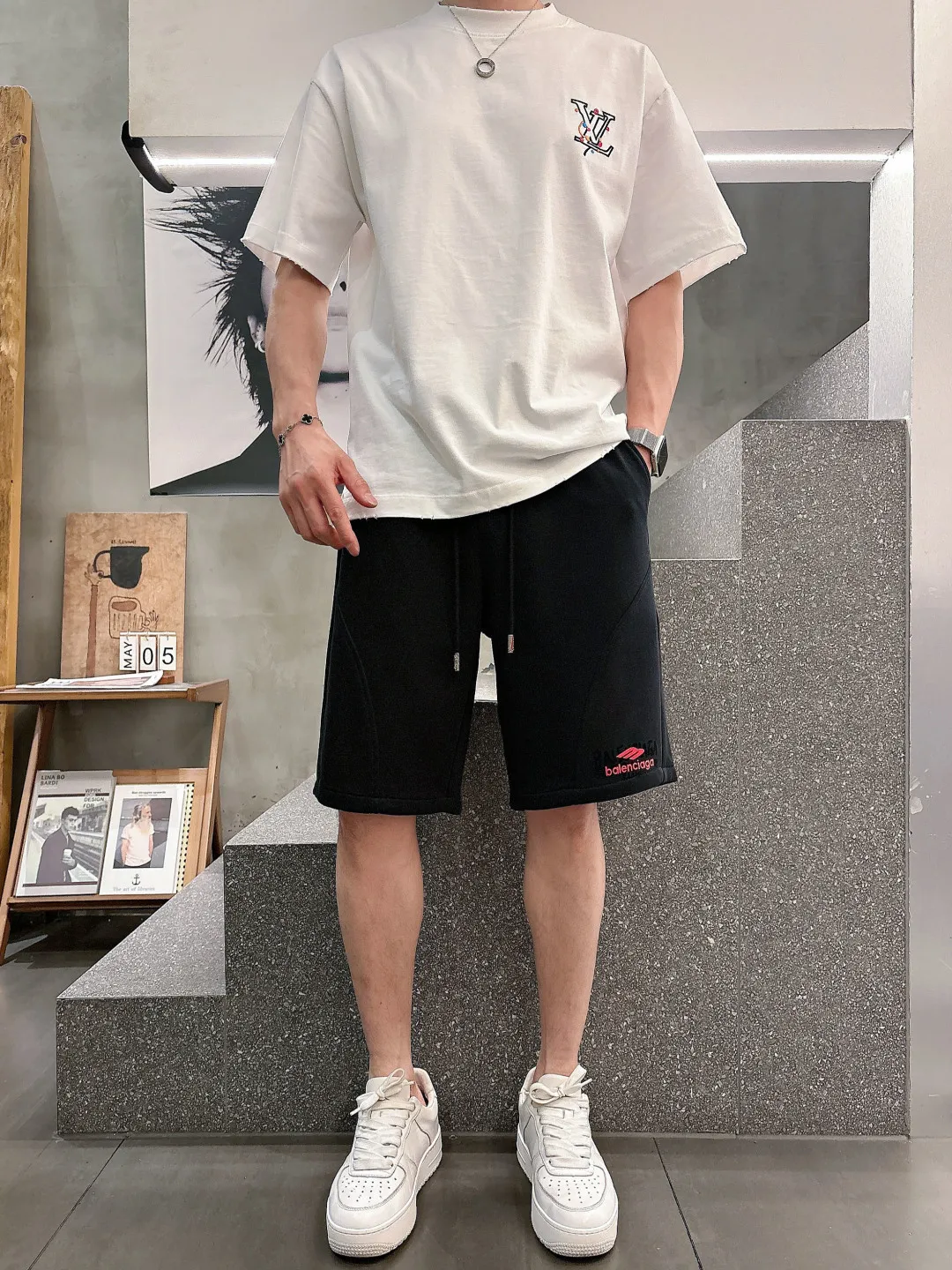 Balenciaga's three-standard complete 2026 summer New Arrival men's casual shorts, advanced custom-made Breathable fabric, Breathable fabric, extremely stretchy and comfortable, impeccable details, top-grade accessories, original logo design concept, delicate and soft feel! The upper body fit is awesome! Size: M-XXXL Please state your height and weight when ordering